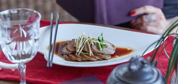 Маринованный свиной язык с болгарским перцем и кинзой