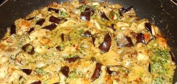 Куриное рагу с баклажанами в сметане