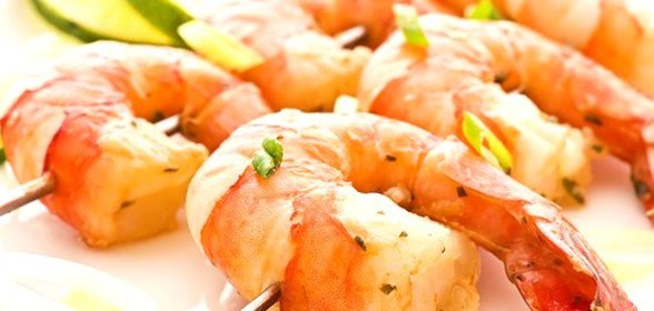 Креветки на гриле с текилой и лаймом и зеленой сальсой
