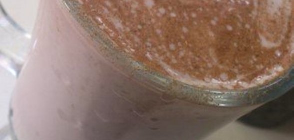 Молочный коктейль с бананом и корицей