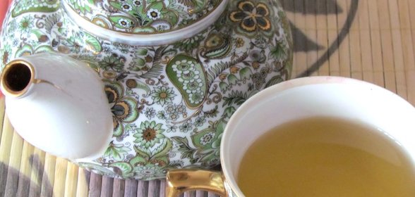 Зелёный чай с корицей, имбирём и яблоком