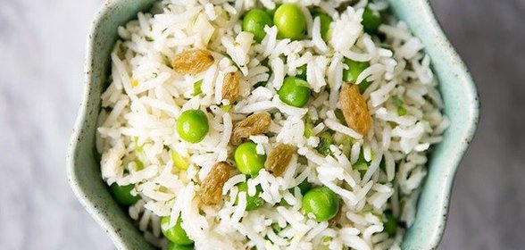 Салат с рисом, горошком и мятой