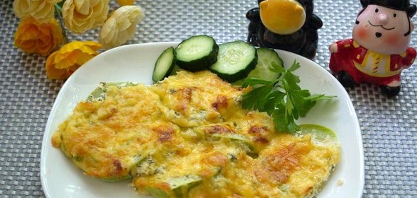 Запеченные кабачки со сметаной и специями