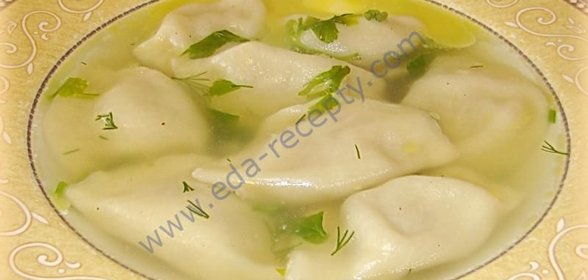 Суп с пельменями и кореньями