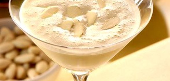 Новогодний яичный коктейль с виски (Snowball)