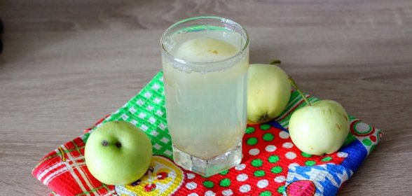 Компот из ревеня и яблок