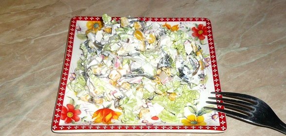 Салат с морской капустой и крабовым мясом