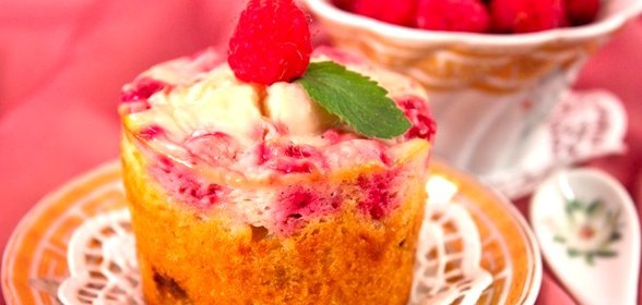 Маффины с малиновым кремом и шоколадом