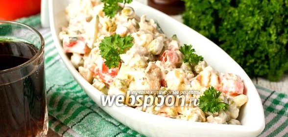 Салат «Боярский» с куриным мясом, овощами и орехами