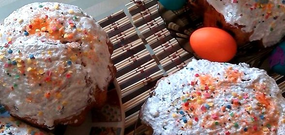 Пасхальный кулич с изюмом