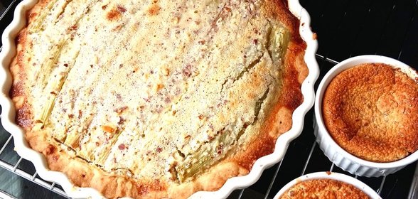 Пирог с ревнем и миндалем