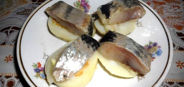 Простая закуска из сельди и картофеля
