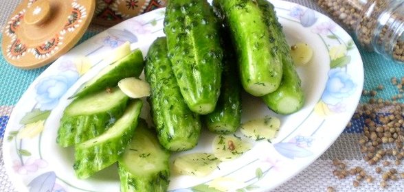 Быстрые малосольные огурцы в пакете