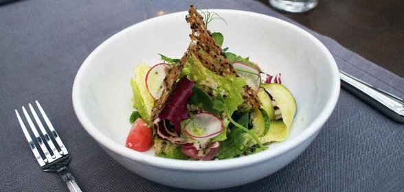 Салат с киноа и чайным грибом