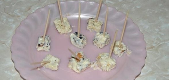 Сухарики к пиву в чесночном соусе