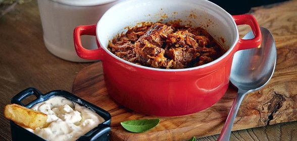 Кокинисто, мясное рагу с овощами