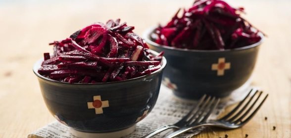 Салат из свеклы с острой заправкой