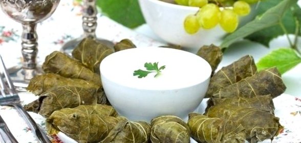 Фарш в виноградных листьях