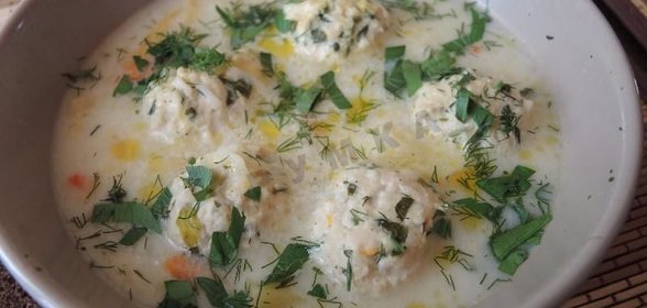 Сырный суп с куриными фрикадельками