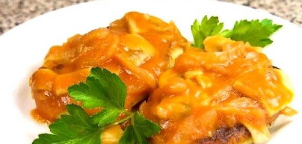 Картофельные котлеты с грибным соусом