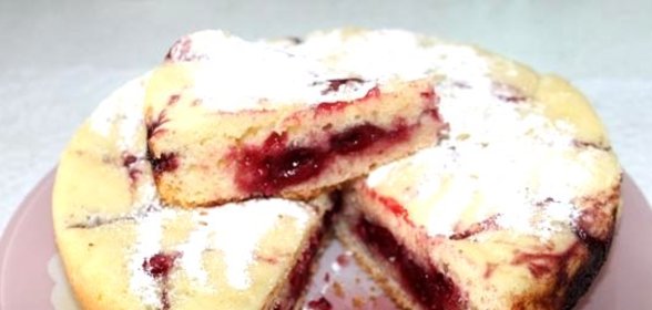 Вишневый пирог в мультиварке