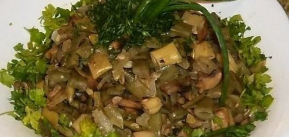 Постный салат с грибами и фасолью