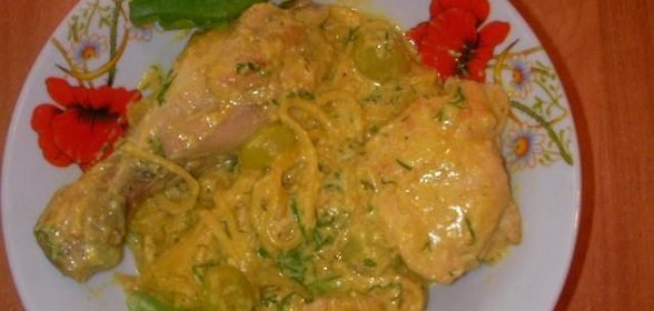Курица, тушенная с виноградом и карри