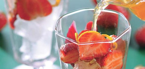 Компот из ревеня и клубники