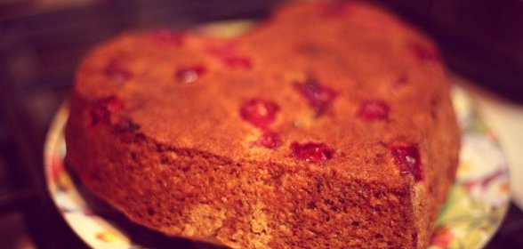 Пышный вишневый пирог на скорую руку