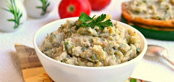 Паштет из фасоли с луком и оливками