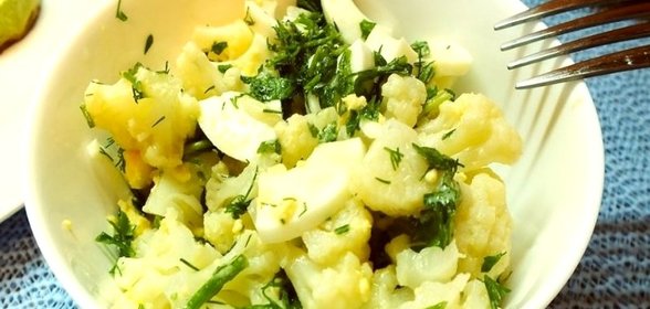 Салат из цветной капусты с яйцом