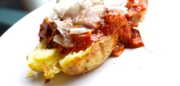 Картофель печеный в мундире, с соусом