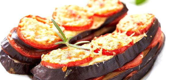 Баклажаны запеченные с томатами и сыром