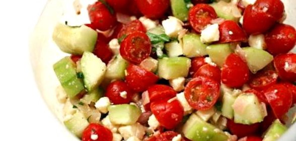 Греческий салат из помидоров черри