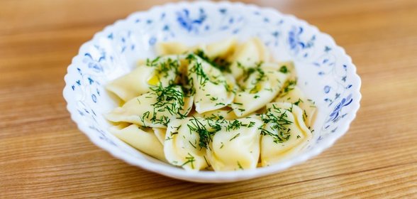 Вареники с соленым творогом и зеленью