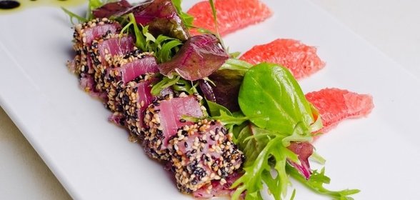 Салат с маринованным тунцом