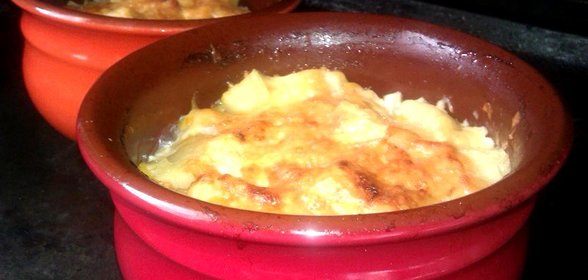 Картофель с тушенкой в горшочках