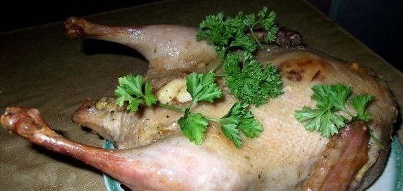 Утка, фаршированная блинами