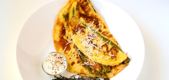 Омлет со спаржей