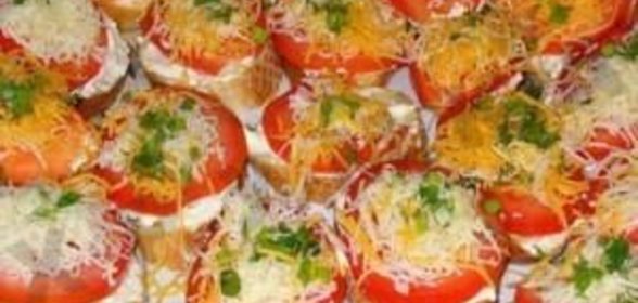 Горячие бутерброды с помидором сыром и чесноком