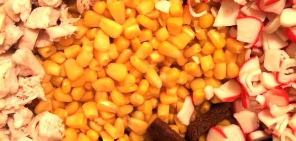 Салат из курицы с крабовыми палочками