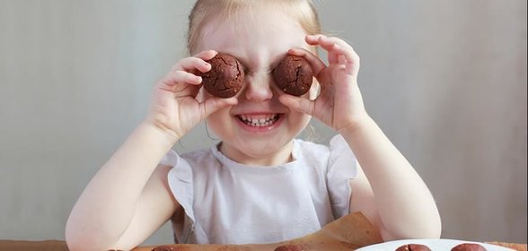 Шоколадное печенье с орехами