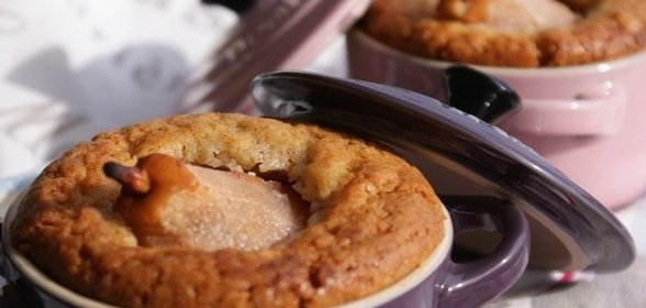 Груши, запеченные в тесте с шоколадом