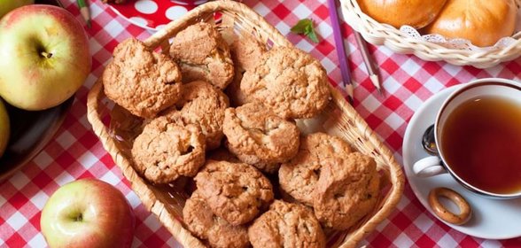 Домашнее овсяное печенье с яблоками и грецкими орехами