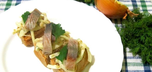 Закуска из соленой сельди