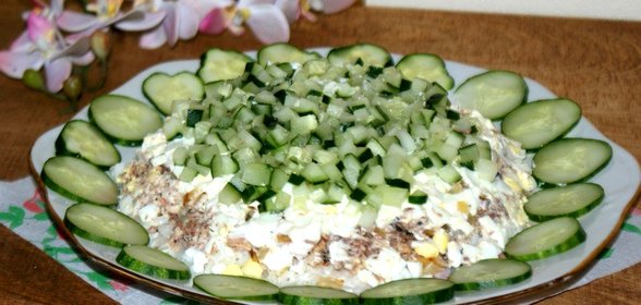 Рыбный салат с сайрой