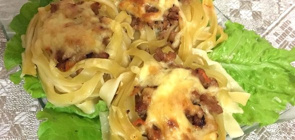 Гнезда из макарон с мясным фаршем