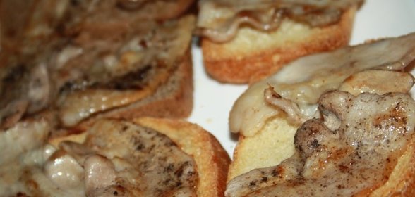 Бутерброды с жареным беконом