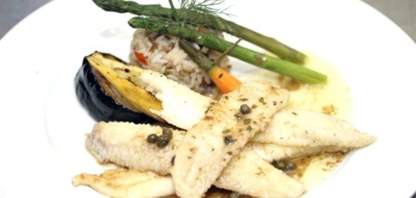 Камбала под соусом из креветок