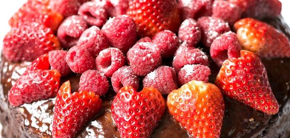 Торт шоколадно-ягодный с маскарпоне